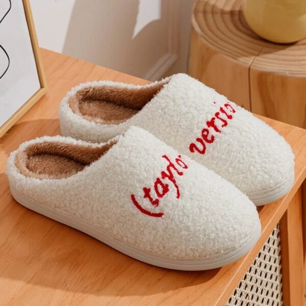 Pantoufle Peluche Blanche Inscription